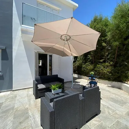 Stylish Two Bedroom House In Near The Sea *