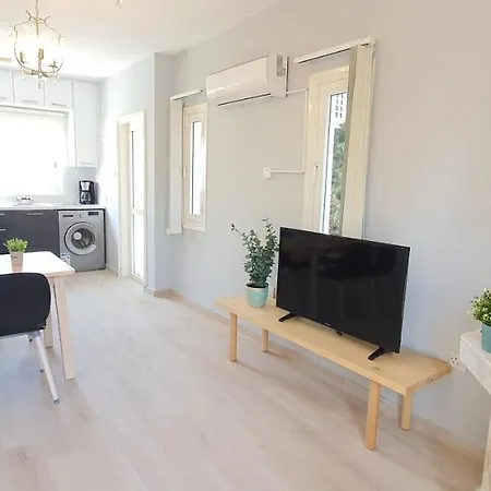 Stylish Two Bedroom House In Near The Sea بيت للعطل *