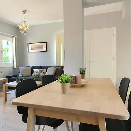 Stylish Two Bedroom House In Near The Sea Holiday home
