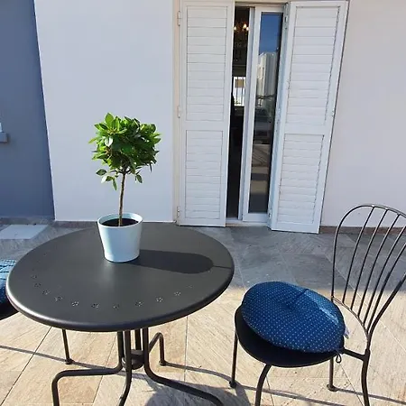 بيت للعطل Stylish Two Bedroom House In Near The Sea *