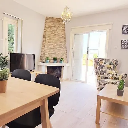 Stylish Two Bedroom House In Near The Sea *