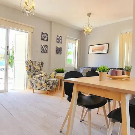 Stylish Two Bedroom House In Near The Sea بروتاراس