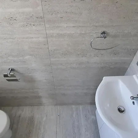 Stylish Two Bedroom House In Near The Sea *
